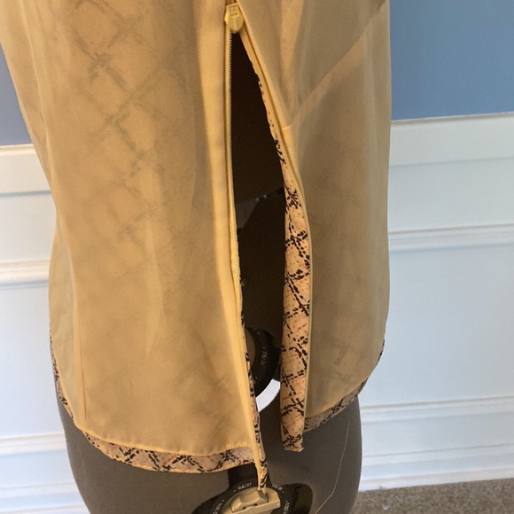 Ann Taylor Simple Sleeveless Lined Blouse Size 6 - Picture 7 of 7